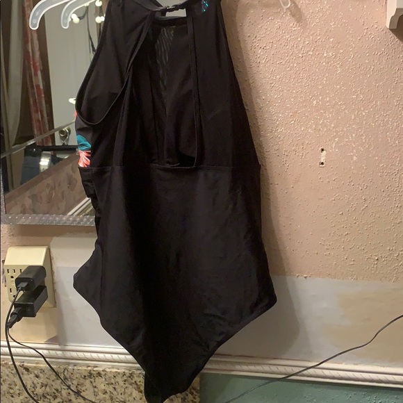 One piece ladies swimsuit with tags - Picture 2 of 2